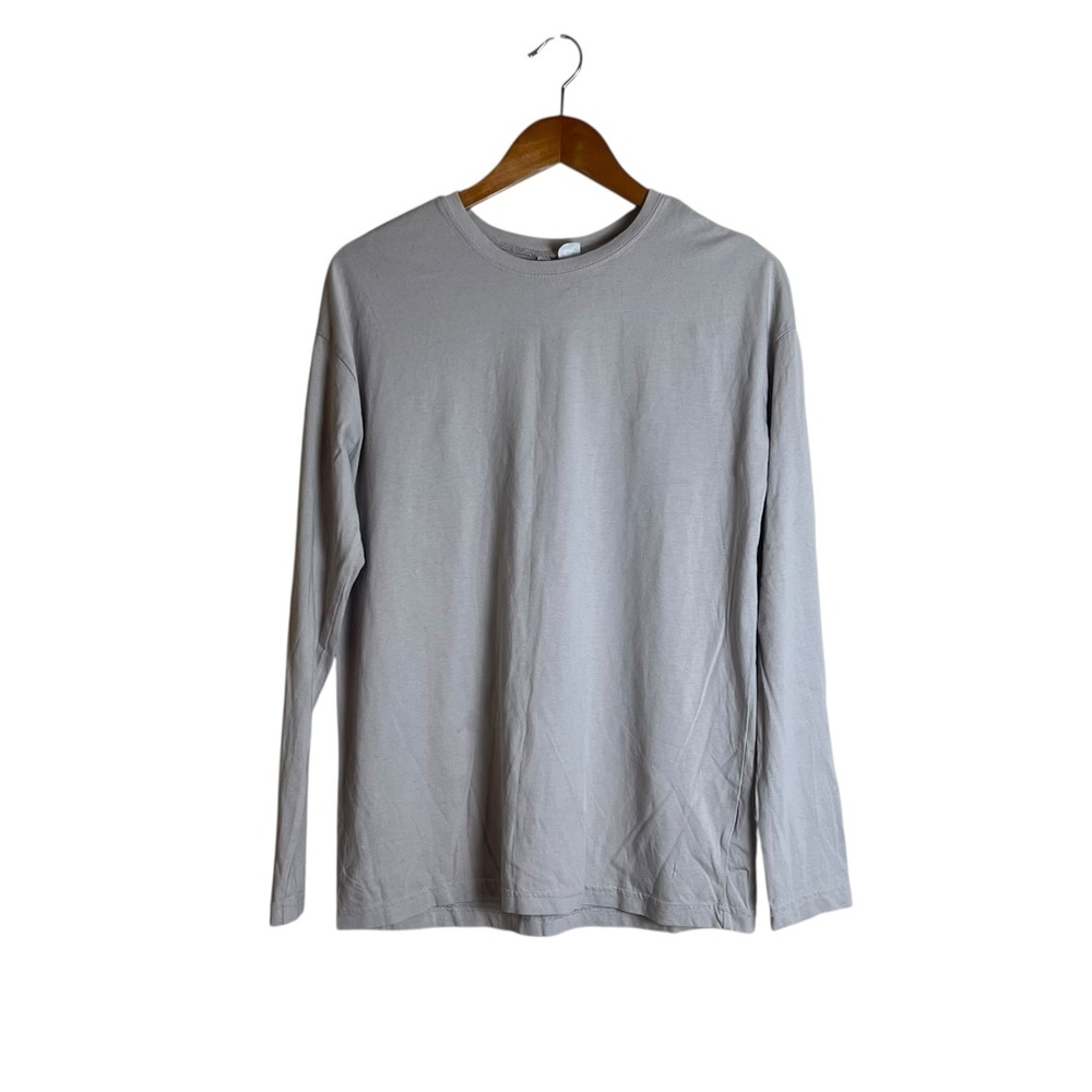 3 for $30! H&M divided long sleeve shirt. Size xs